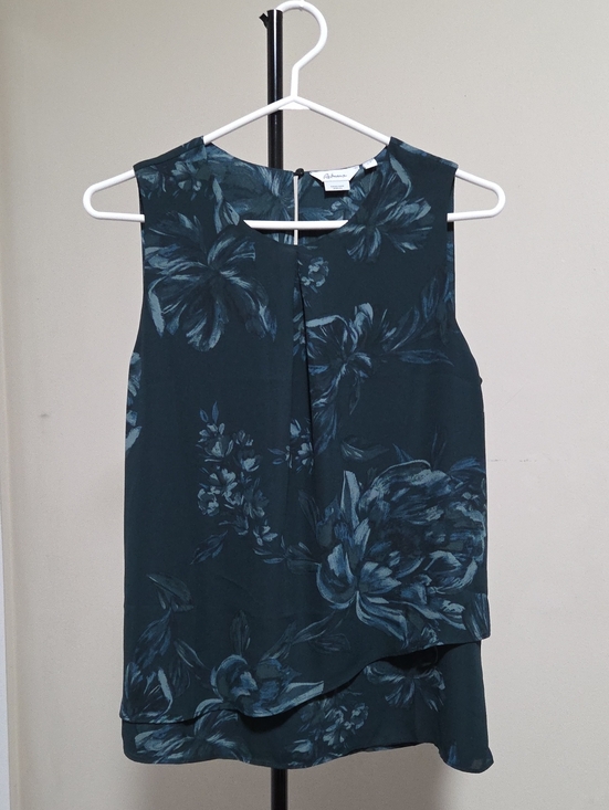 Reitmans Tops - Nwt Reitmans Dark Teal Floral Layered Chemise